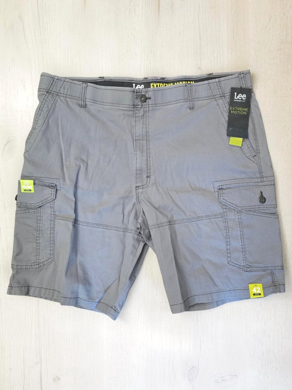 Lee Extreme Motion Grey Silver Cargo Shorts Performance Extreme Stretch NWT 42